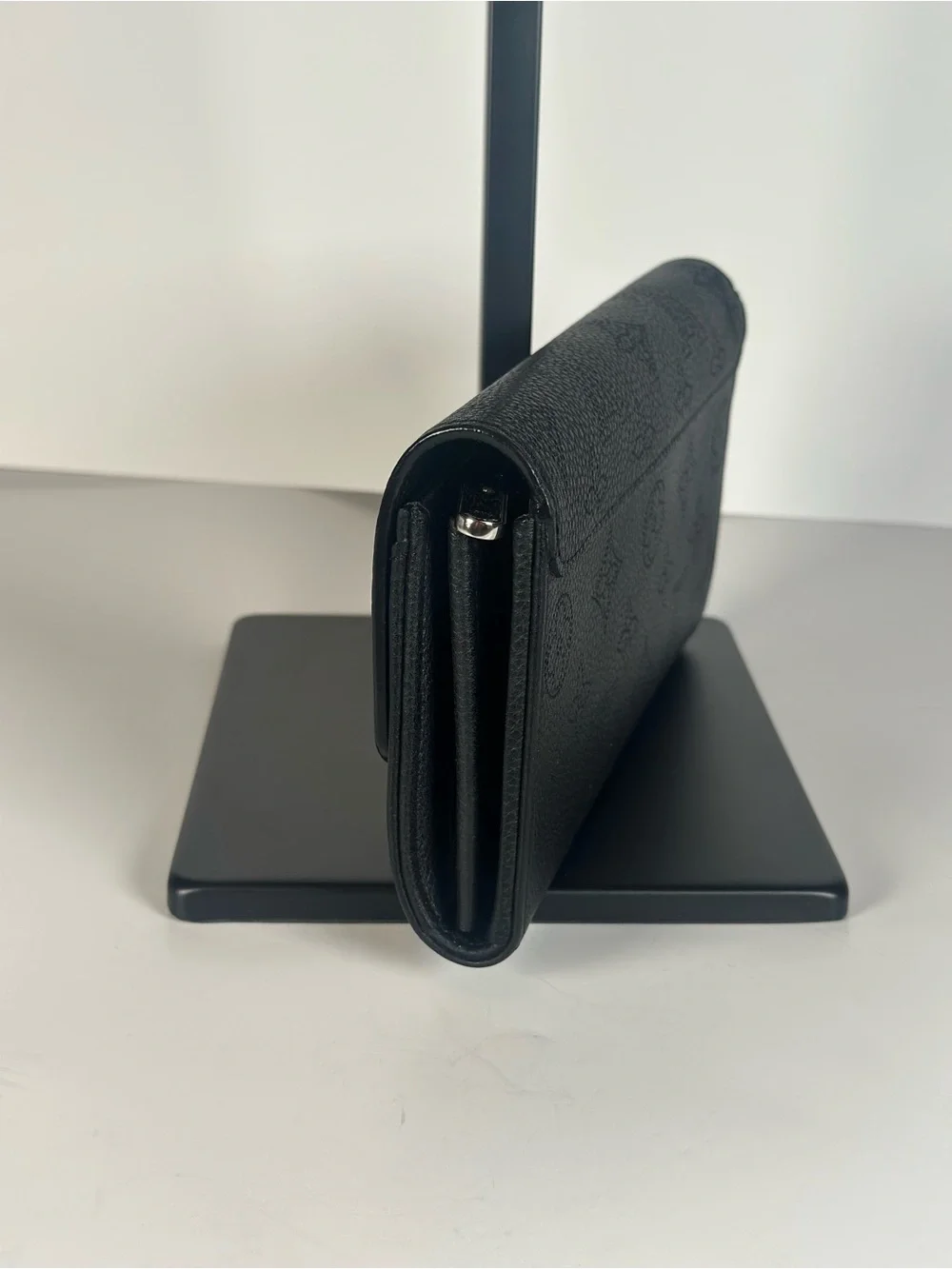 Louis Vuitton includes coa